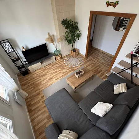 Apartament T3 De Charme, Traversant Et Agreable A Vivre *