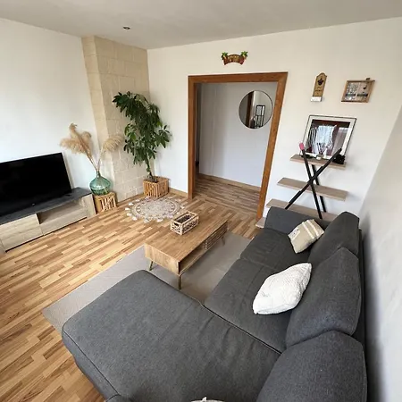 T3 De Charme, Traversant Et Agreable A Vivre